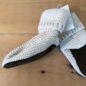 NWT Hanna Organic cotton hand knit booties sz 2/4